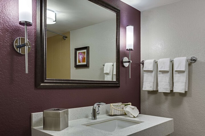 Room 17 of 35