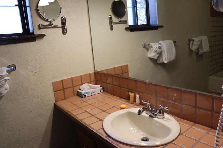 Sagebrush Inn & Suites