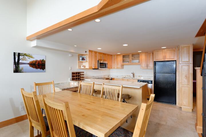The Crestwood Condominiums