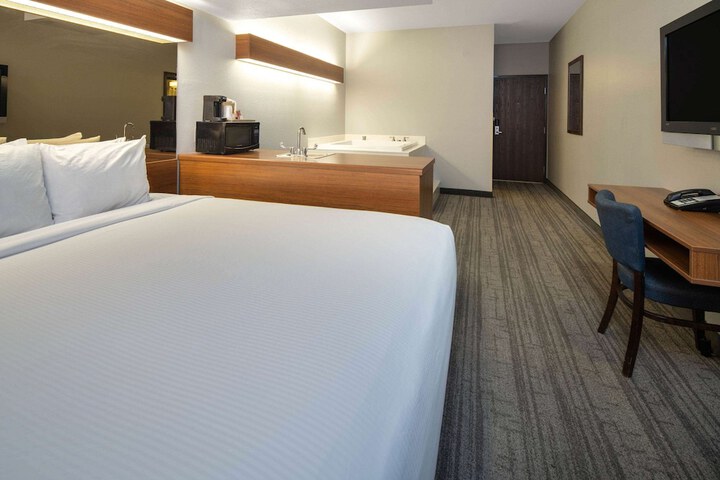Room 15 of 26