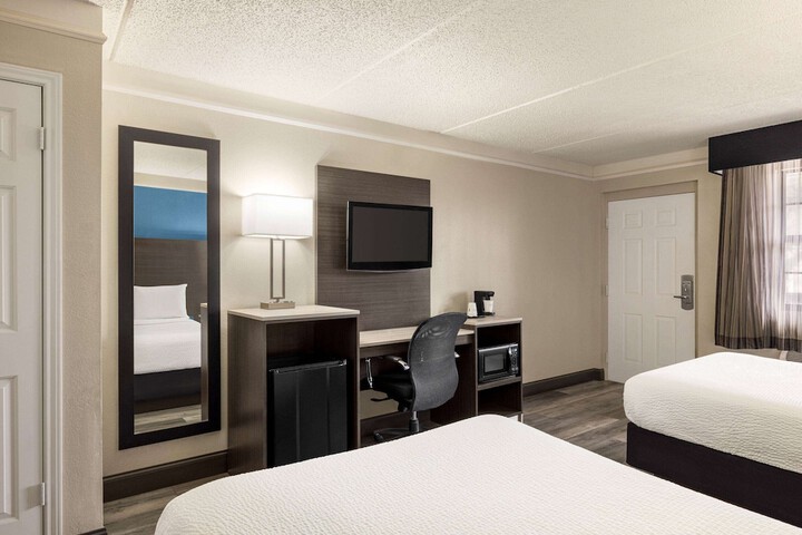 Room 14 of 32