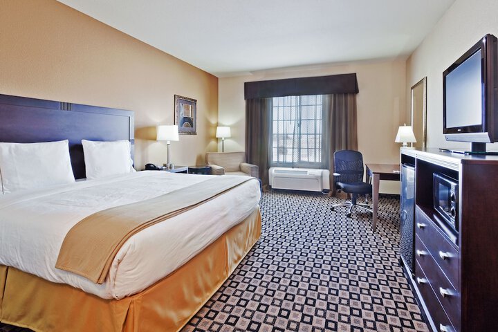Holiday Inn Express Hotel & Suites Clovis by IHG