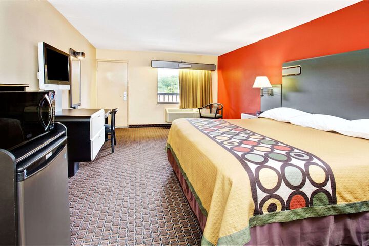 Super 8 by Wyndham Kissimmee / Maingate/Orlando Area