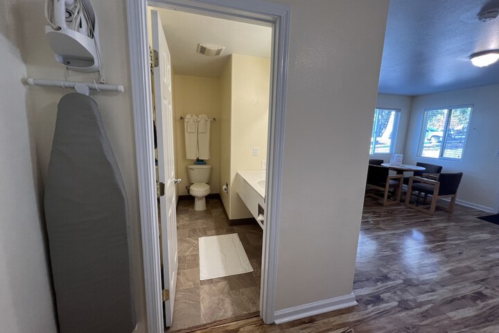 Room 119 of 173