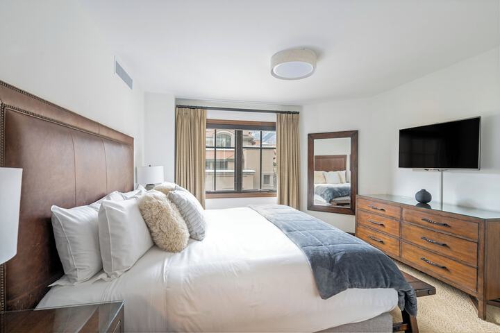 Madeline Hotel & Residences Auberge Collection