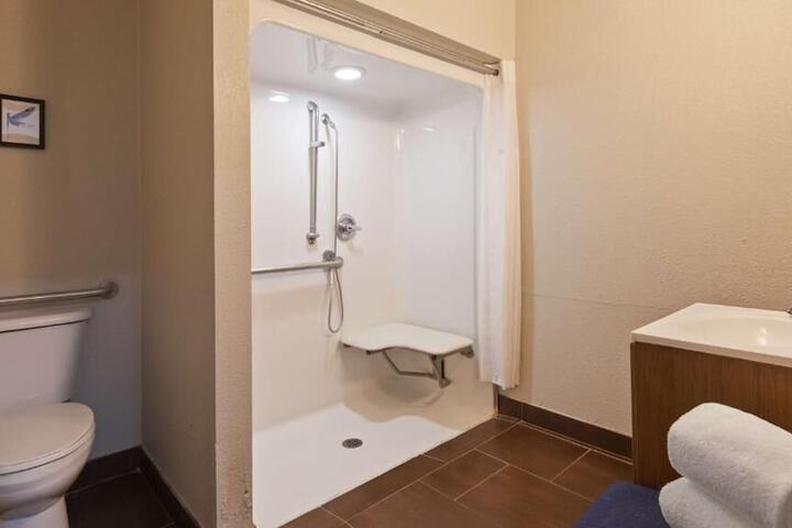 Room 25 of 29