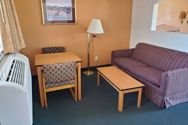 Room 19 of 38
