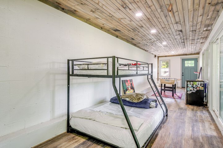 Dandridge Home on Douglas Lake w / Hot Tub & Dock!