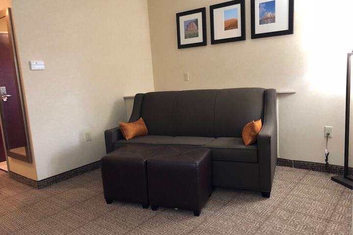 Room 32 of 69