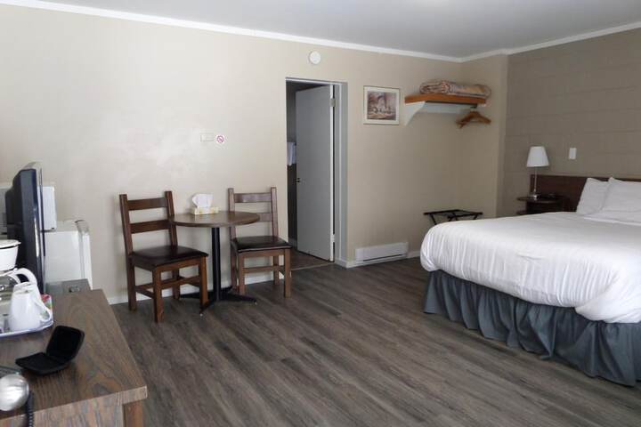 Ray Lyn Motel