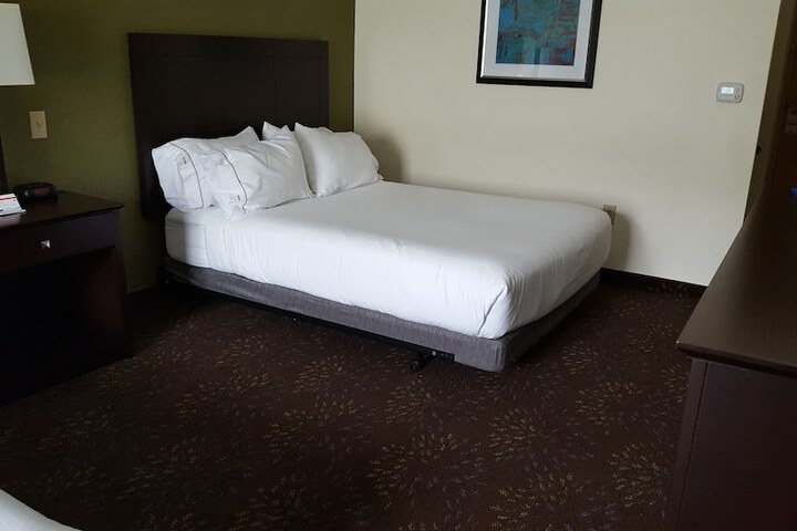 Holiday Inn Express & Suites Geneva Finger Lakes by IHG
