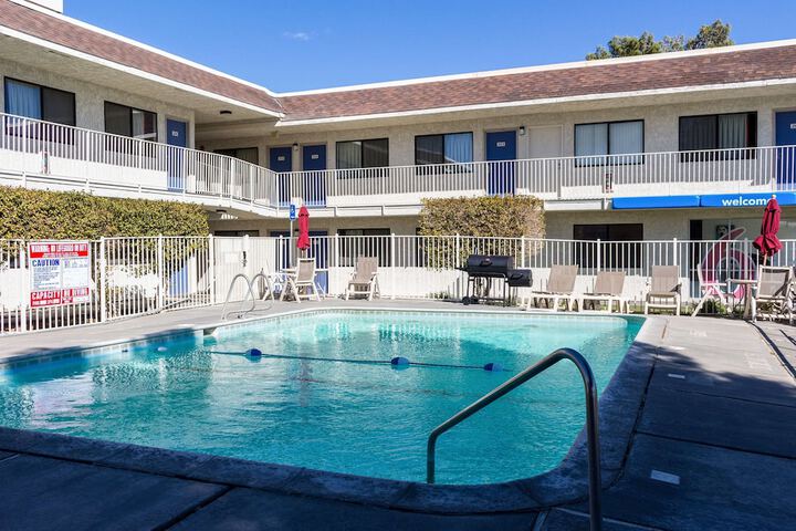 Motel 6 Mojave CA