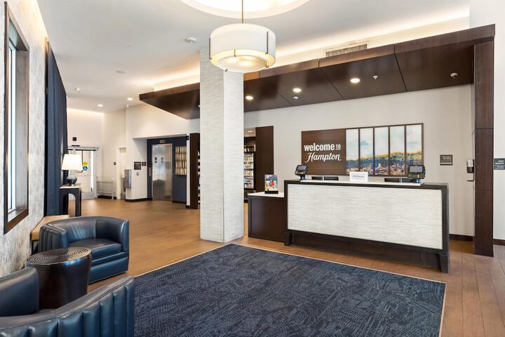 Hampton Inn & Suites Los Angeles - Glendale