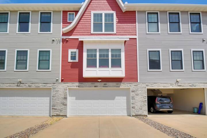 2 Mi to TBK Bank Sports Complex: Townhome w / Patio