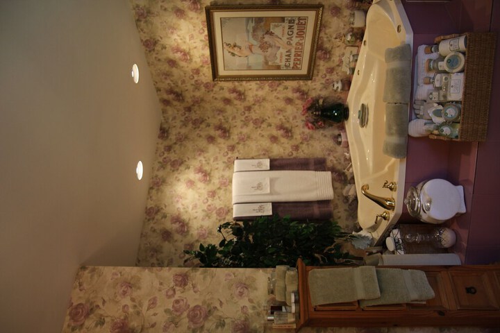 Room 32 of 54