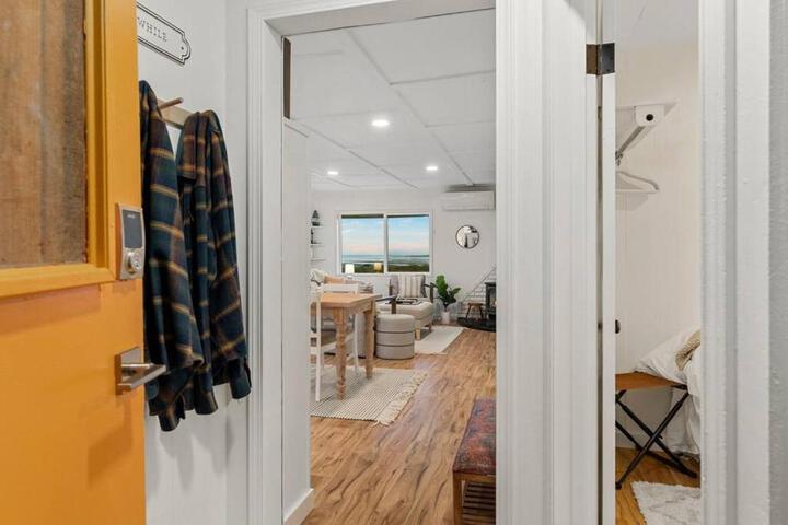 Cozy Coastal Getaway • Panoramic Ocean Views