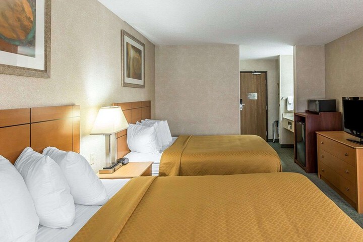 Quality Inn at Collins Road - Cedar Rapids
