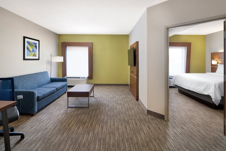 Room 15 of 36