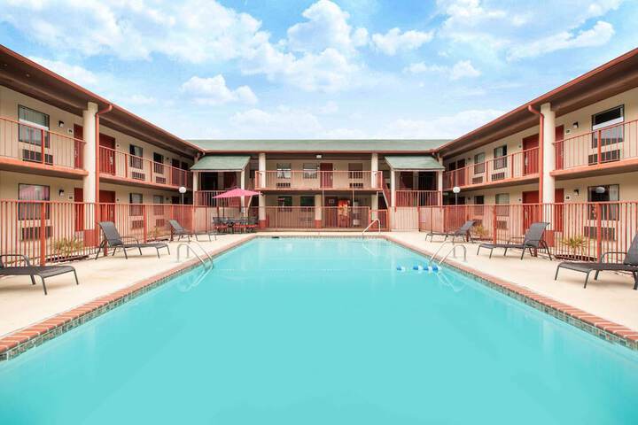 Pool 4 of 24