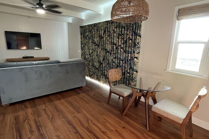 Room 16 of 62