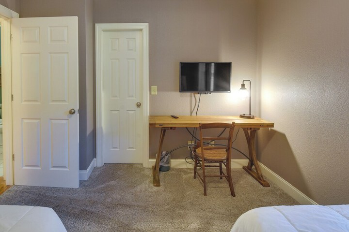 Clayton Resort Getaway w / Pool Access Pickleball!