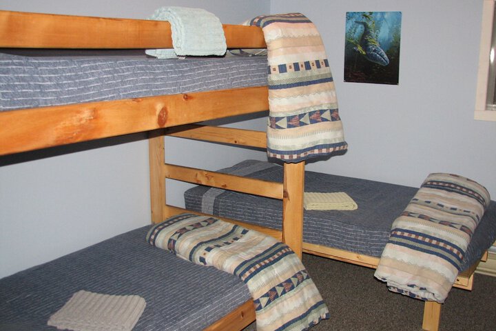 Room 6 of 9