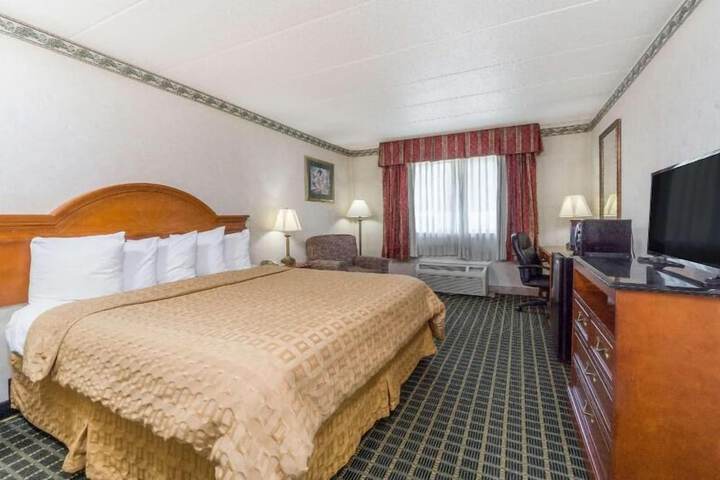 Room 10 of 27