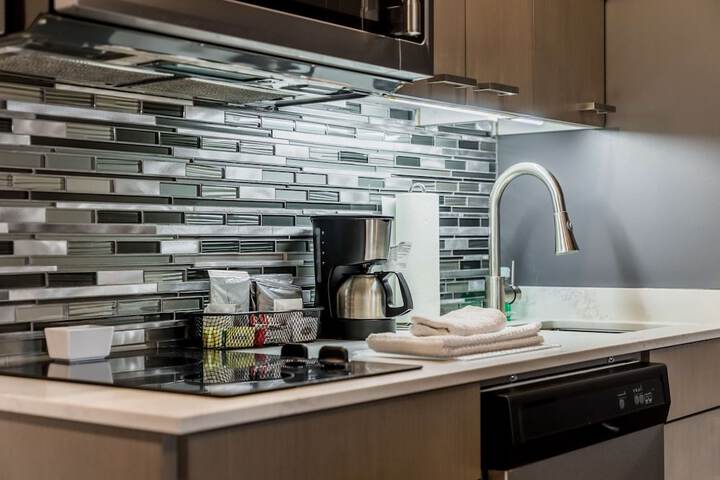 Hyatt House Winnipeg-South / Outlet Collection