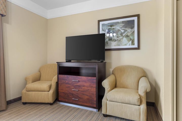Best Western Plus Monica Royale Inn & Suites