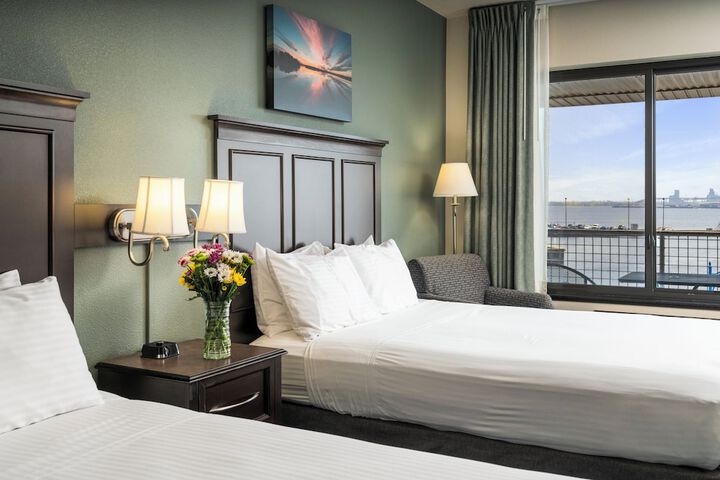 Park Point Marina Inn