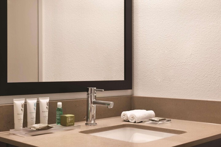 Country Inn & Suites by Radisson Northfield, MN