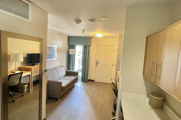 Room 11 of 28