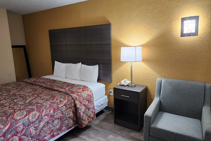 Room 7 of 16