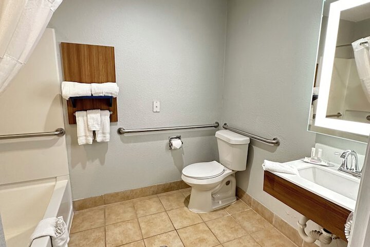 Room 28 of 53