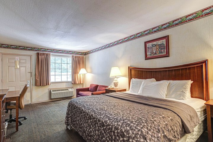 Room 27 of 40