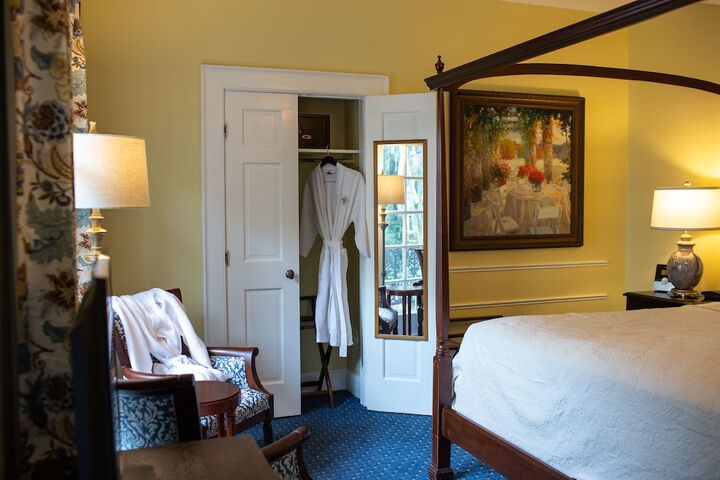 Room 27 of 166