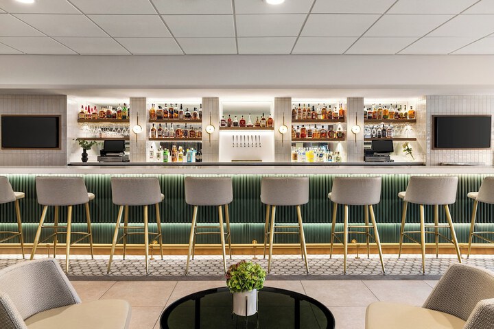 Lounge 138 of 147