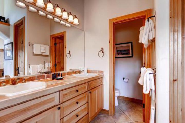 Melville House 3554 RARY