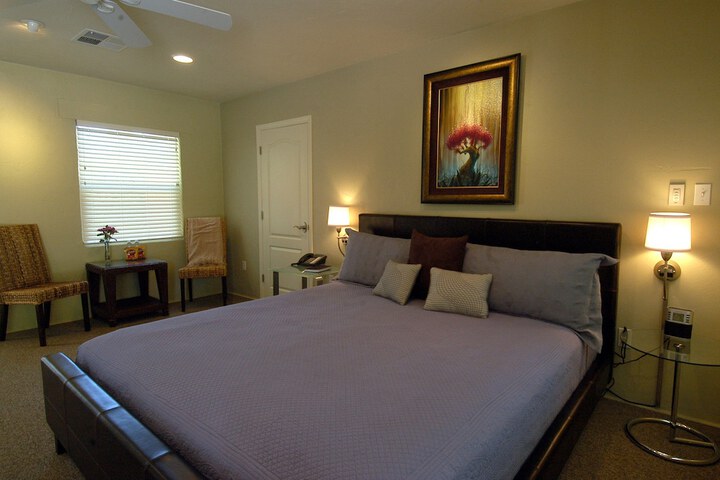 Room 10 of 32