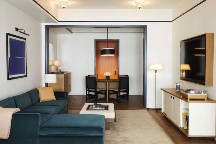 Room 28 of 49
