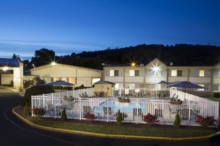 Hotel 5 of 80