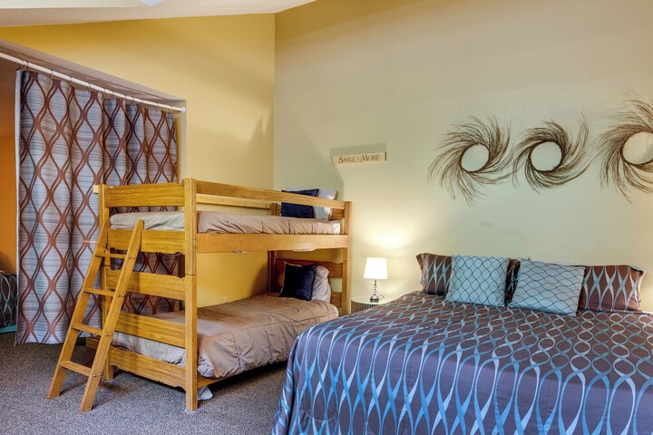 Bartlett Townhome w / Balcony: 1 Mi to Ski Resort!