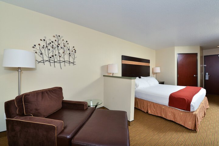 Room 33 of 65