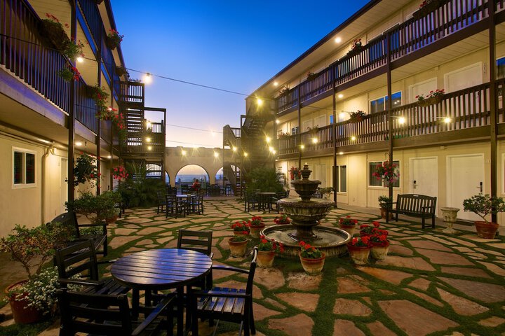 Hotel Exterior 58 of 69