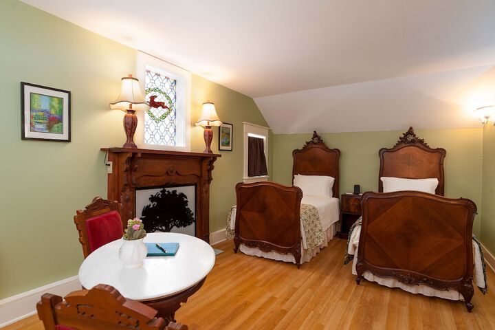 Room 28 of 34