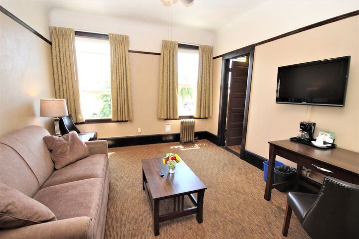 Room 32 of 51