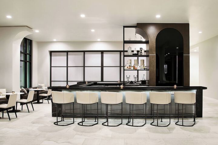 Lounge 55 of 67