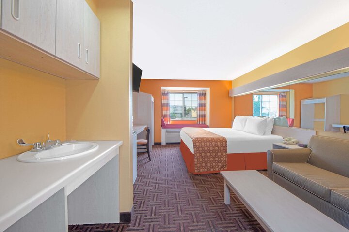 Room 16 of 19