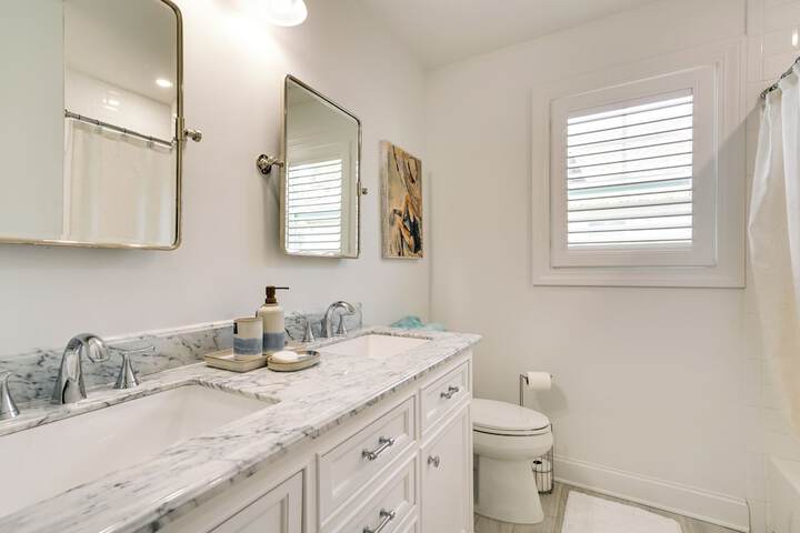 Sleek Long Branch Vacation Rental w / Pool + Patio!