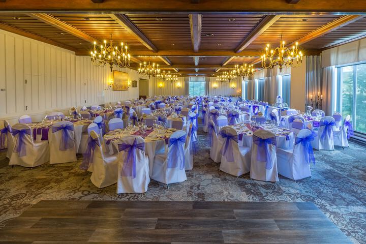 Ballroom/Hall 27 of 38